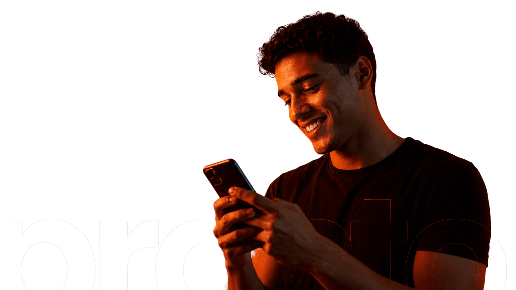 Trabalhador CLT simulando crédito no celular